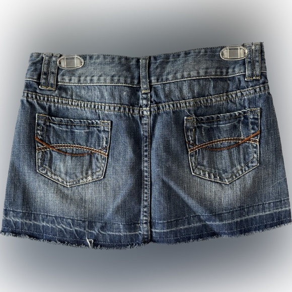 Blue Jean mini skirt size small with rough hem - Picture 2 of 7